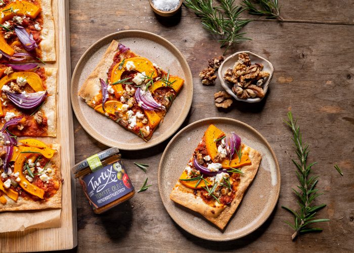 Kürbis-Flammkuchen mit Tomate Olive_08